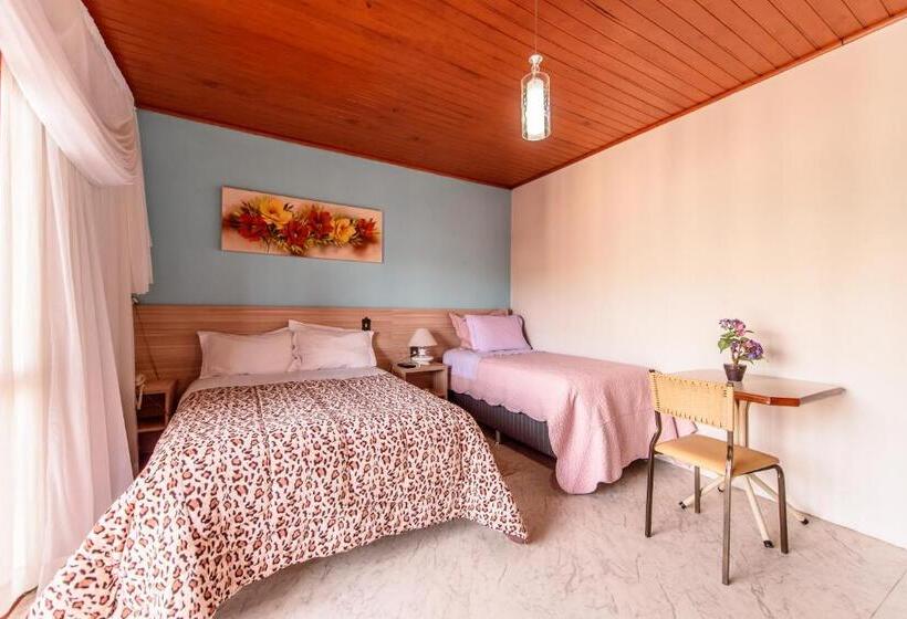 اتاق لوکس چهار تخته, Pousada Santo Antônio