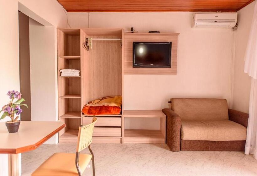 اتاق لوکس چهار تخته, Pousada Santo Antônio