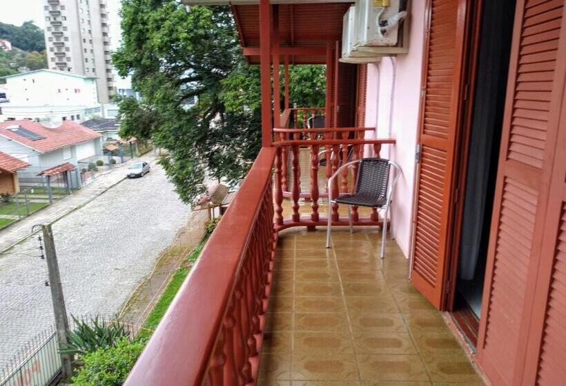 اتاق لوکس چهار تخته, Pousada Santo Antônio