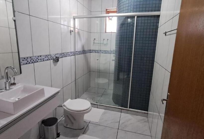 اتاق لوکس چهار تخته, Pousada Santo Antônio