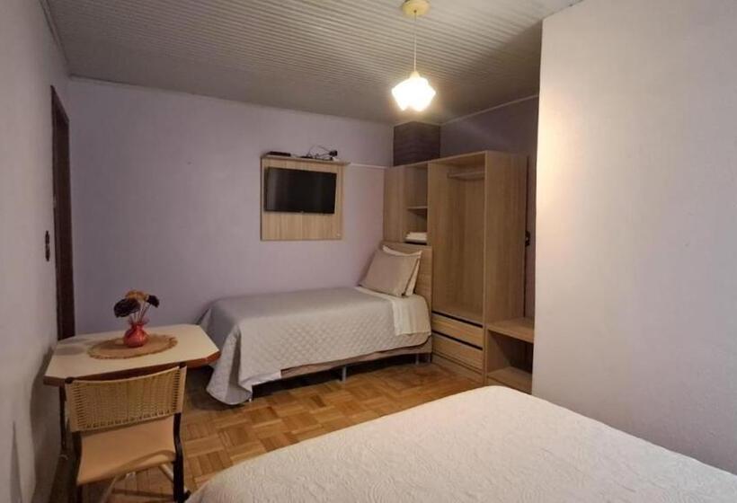 Economy Triple Room, Pousada Santo Antônio