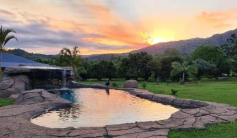 اتاق لوکس با تخت بزرگ, Benka Lifestyle Country Cottages