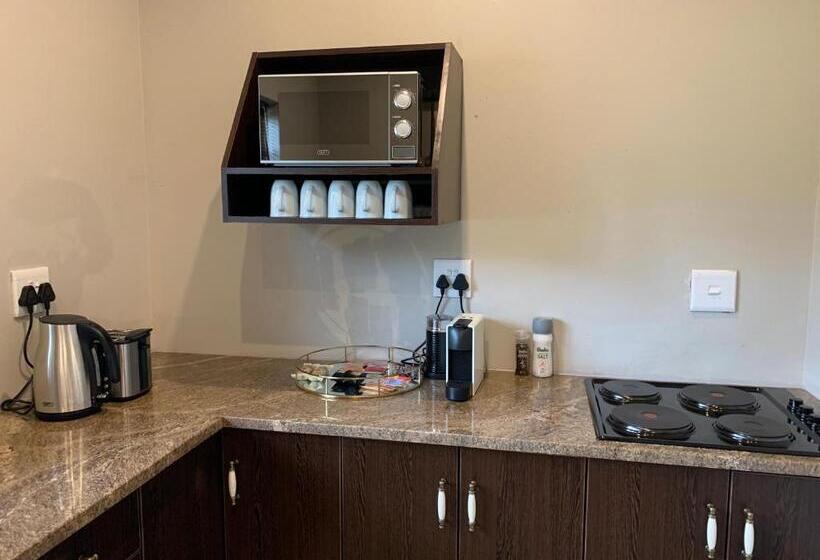 스위트 킹사이즈 침대, Benka Lifestyle Country Cottages