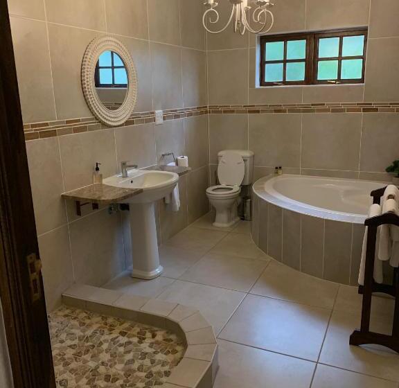 스위트 킹사이즈 침대, Benka Lifestyle Country Cottages