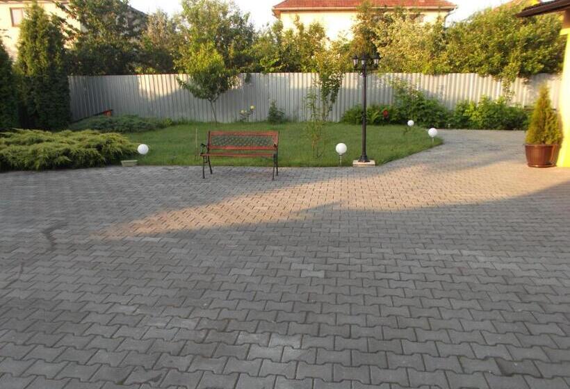 استودیو خانوادگی, Casa Aurora