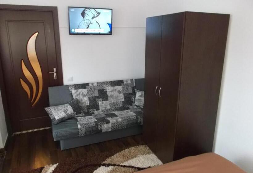 استودیو خانوادگی, Casa Aurora