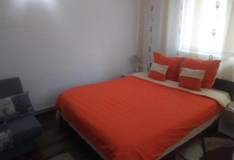 استودیو خانوادگی, Casa Aurora