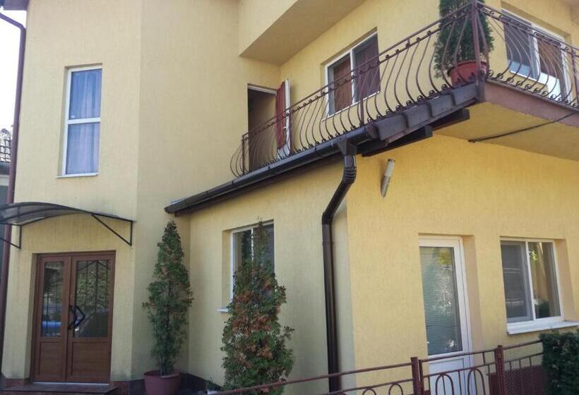 استودیو خانوادگی, Casa Aurora