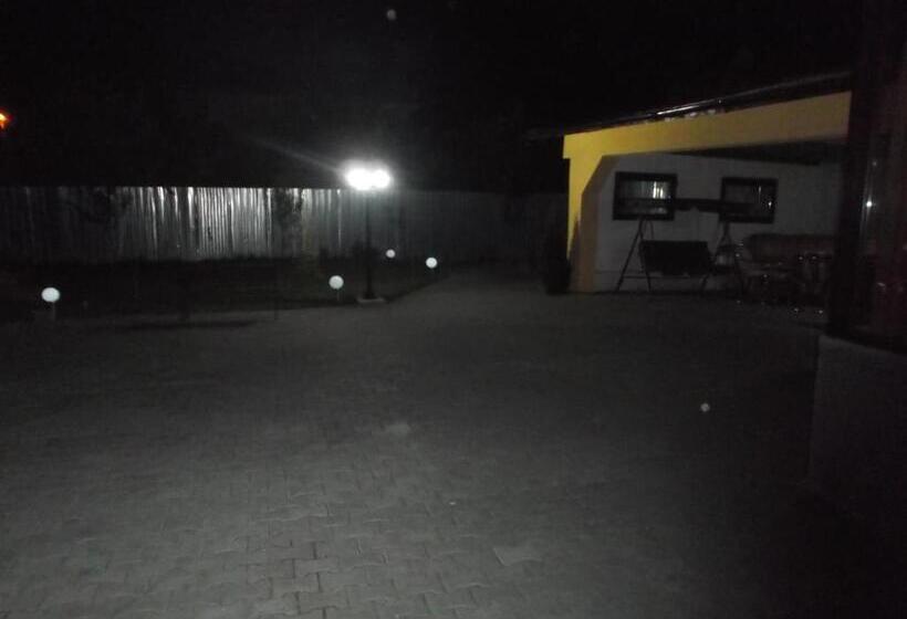 استودیو خانوادگی, Casa Aurora