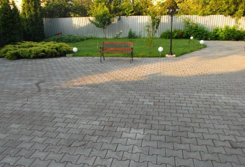 اتاق خانوادگی, Casa Aurora