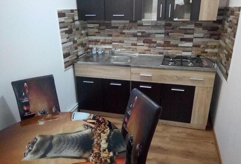 اتاق خانوادگی, Casa Aurora