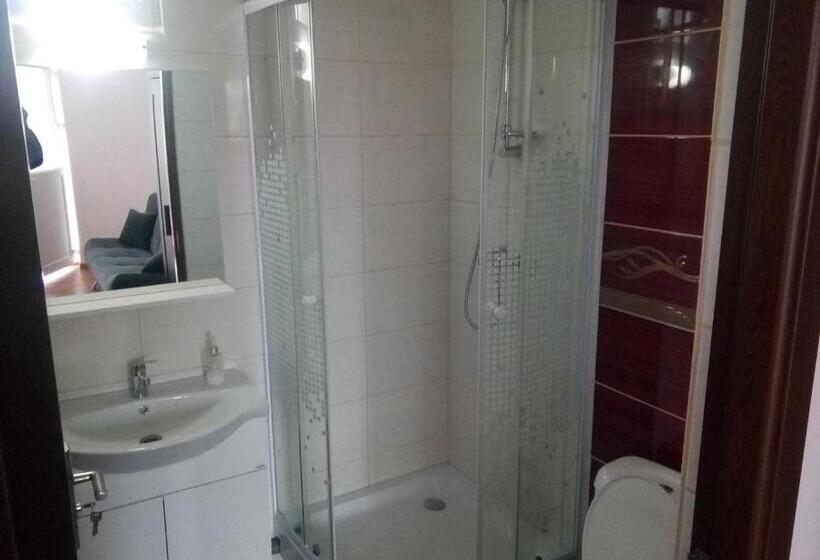 اتاق لوکس خانوادگی, Casa Aurora