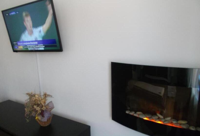 استودیوی لوکس, Casa Aurora