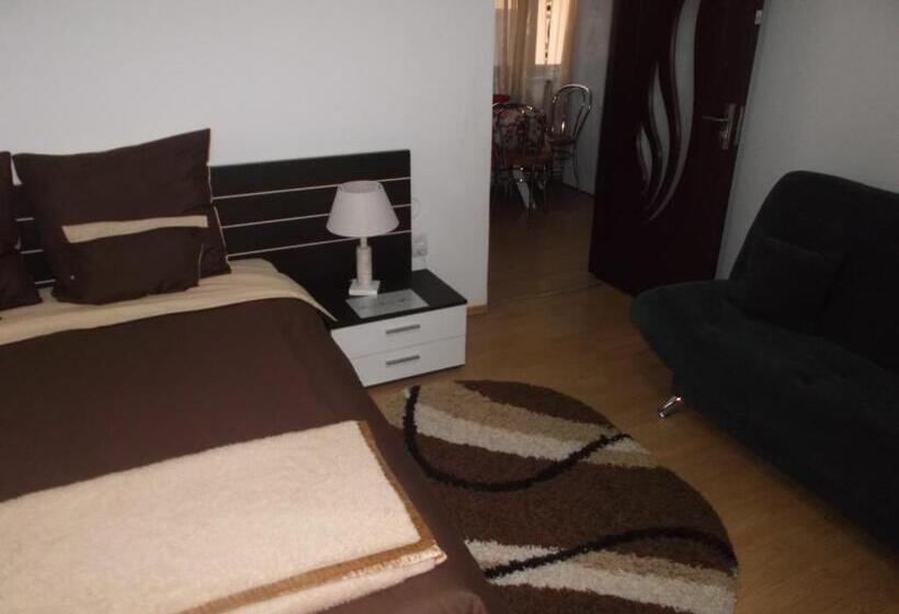 استودیوی لوکس, Casa Aurora