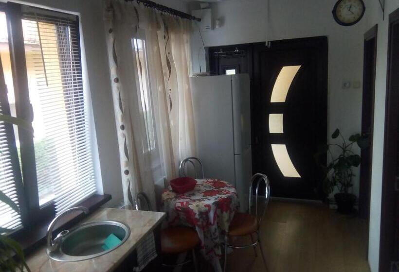 استودیوی لوکس, Casa Aurora