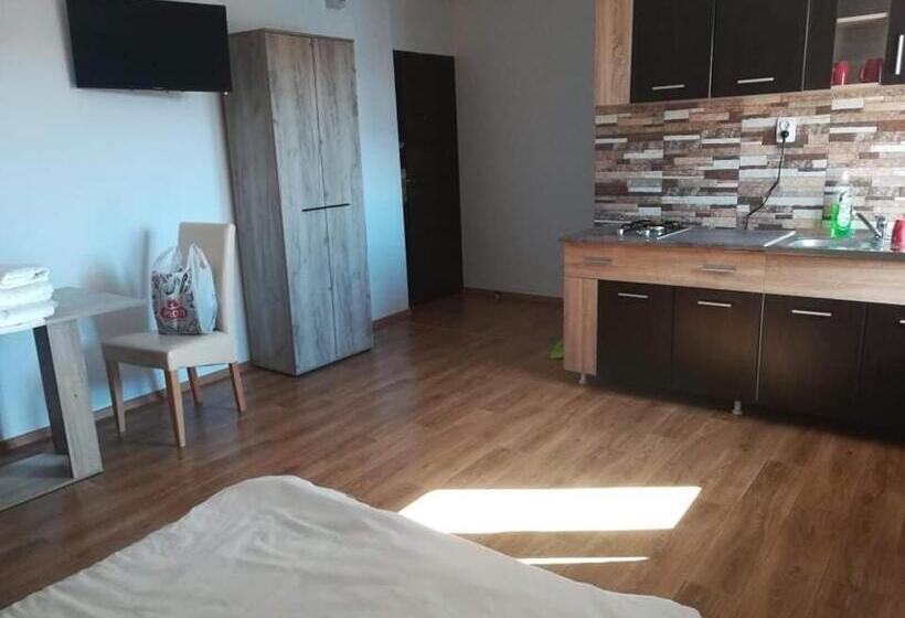 استودیو استاندارد با چشم‌انداز باغ, Casa Aurora