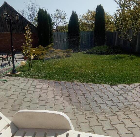 استودیو استاندارد با چشم‌انداز باغ, Casa Aurora