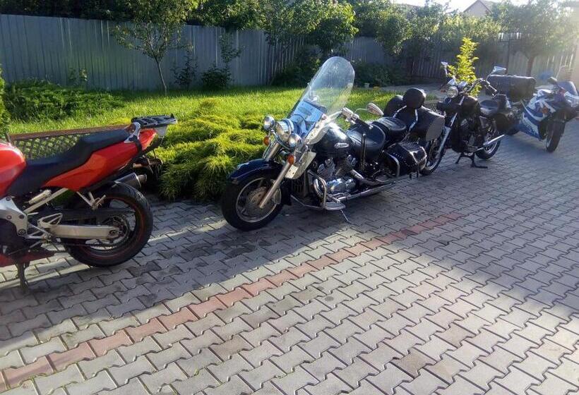 استودیو خانوادگی, Casa Aurora