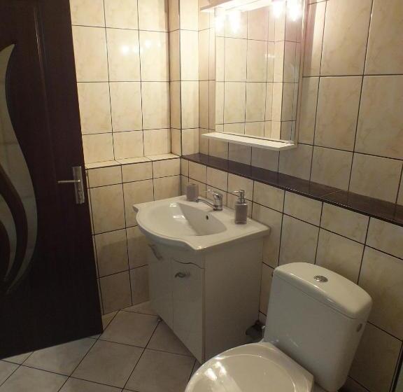 استودیو خانوادگی, Casa Aurora