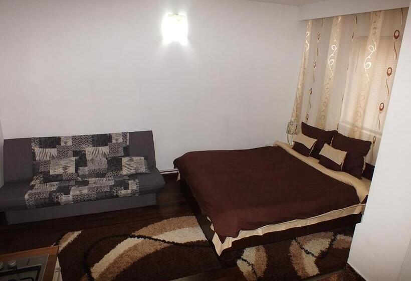 استودیو خانوادگی, Casa Aurora