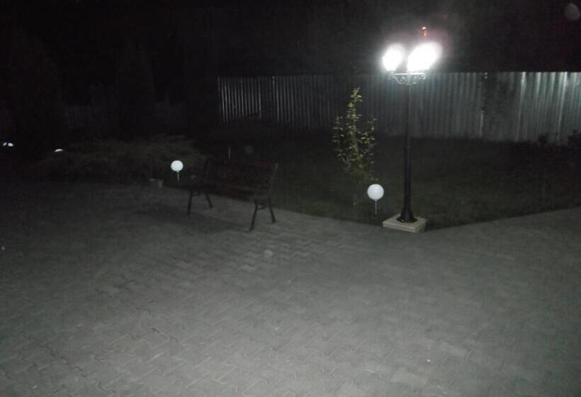 اتاق خانوادگی, Casa Aurora