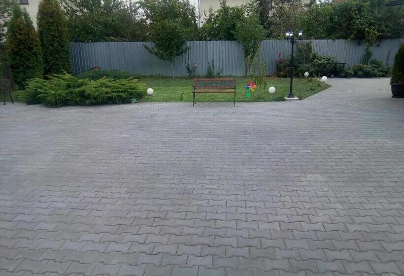 استودیوی لوکس, Casa Aurora