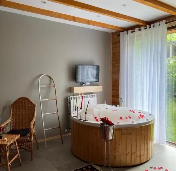 سوییت لوکس, Guesthouse Villa Gurra