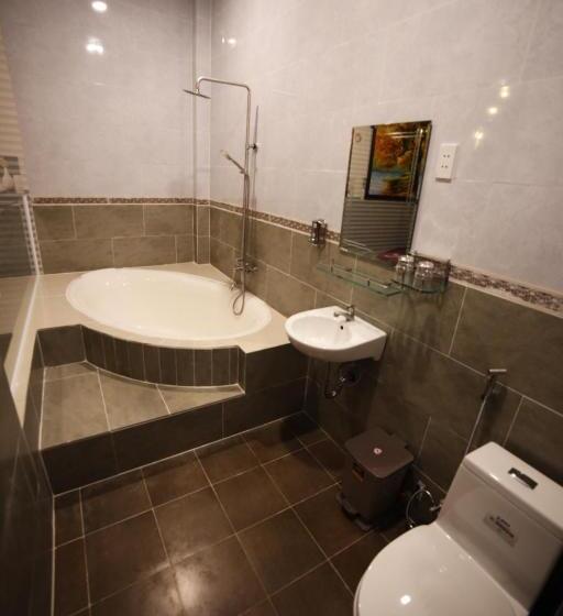 استودیوی استاندارد, Thanh Thuy