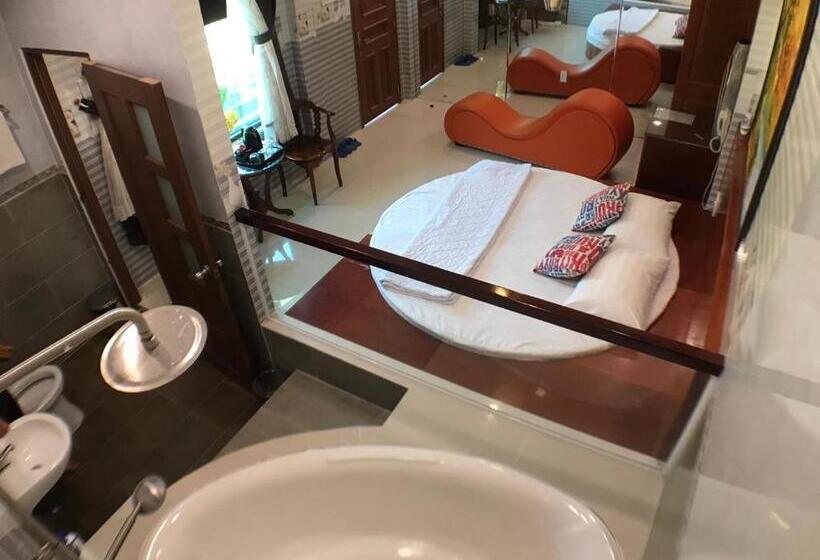 استودیوی استاندارد, Thanh Thuy