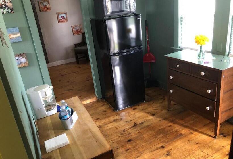 スタンダードバンガロー, Seafarer Inn And Cottages