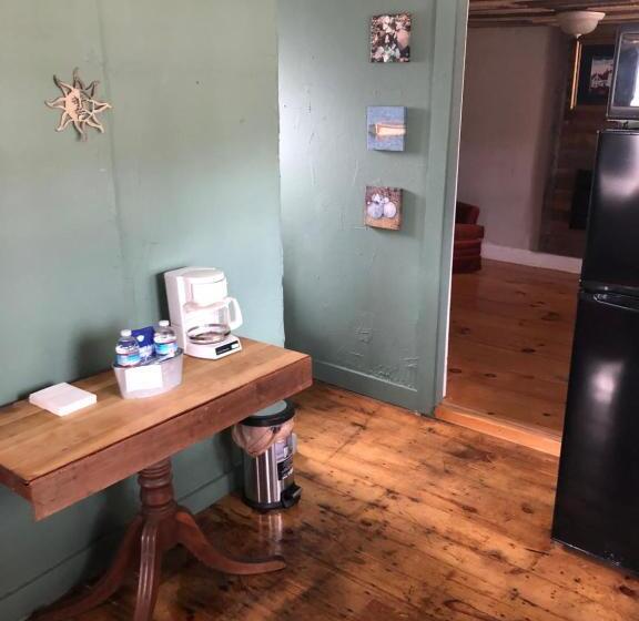 スタンダードバンガロー, Seafarer Inn And Cottages