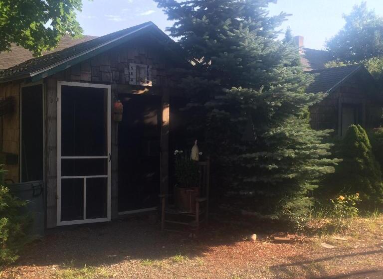 スタンダードバンガロー, Seafarer Inn And Cottages