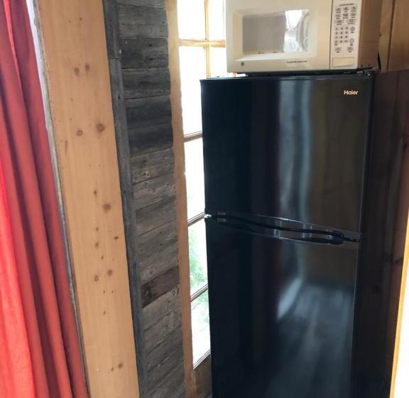 スタンダードスタジオ, Seafarer Inn And Cottages