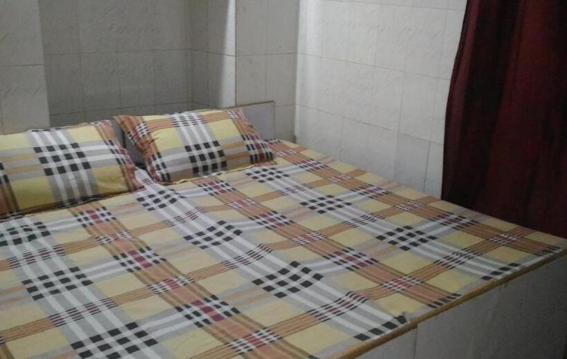 اتاق اکونومی, Goldy Guest House