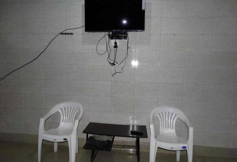 اتاق خانوادگی, Goldy Guest House