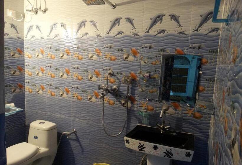 اتاق خانوادگی, Goldy Guest House