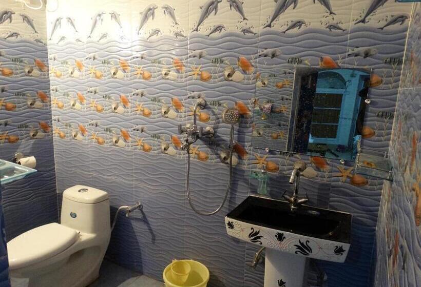 اتاق خانوادگی, Goldy Guest House