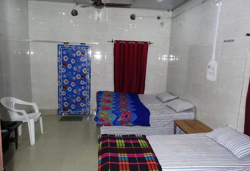 اتاق خانوادگی, Goldy Guest House