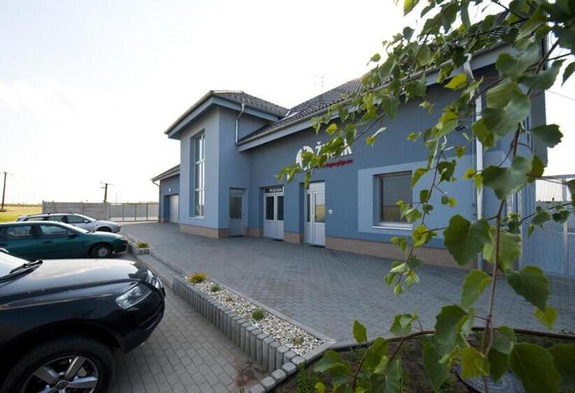 جناح, Penzion žurek