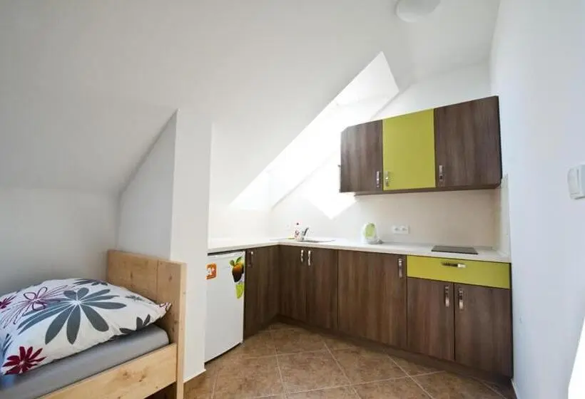 スイート, Penzion žurek