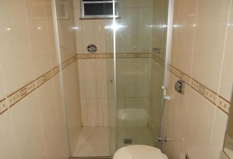 اتاق استاندارد سه نفره, Hostal