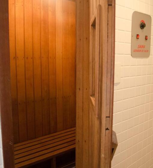 اتاق لوکس, Hostal