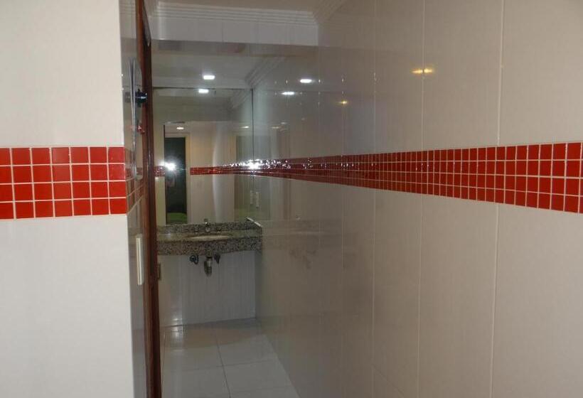 اتاق لوکس, Hostal