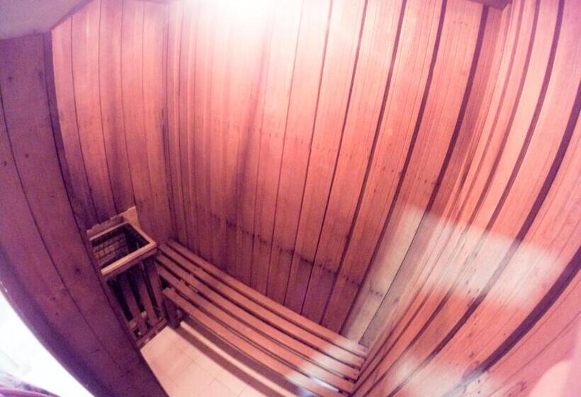 اتاق لوکس, Hostal