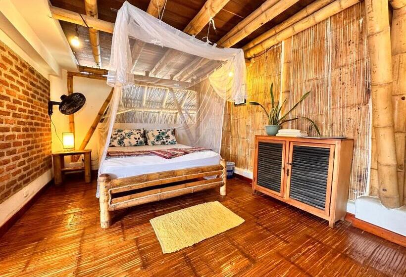 اتاق لوکس, Bella Flor Hostel Palomino