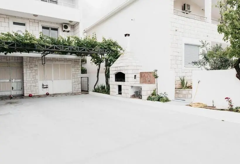 آپارتمان 1 خوابه, Guest House Lalic