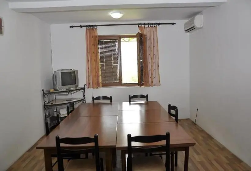 اتاق استاندارد با چشم‌انداز باغ, Guest House Lalic
