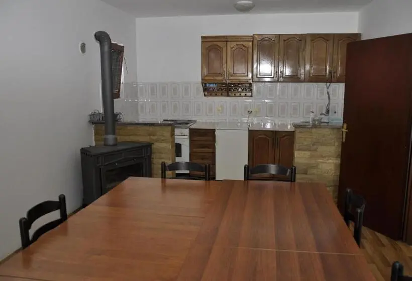 اتاق استاندارد با چشم‌انداز باغ, Guest House Lalic