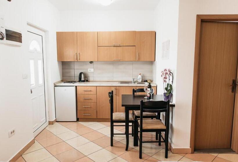 آپارتمان 1 خوابه, Guest House Lalic