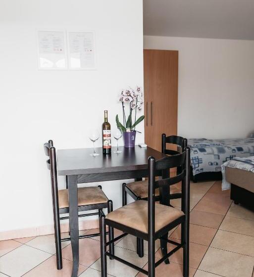 آپارتمان 1 خوابه, Guest House Lalic